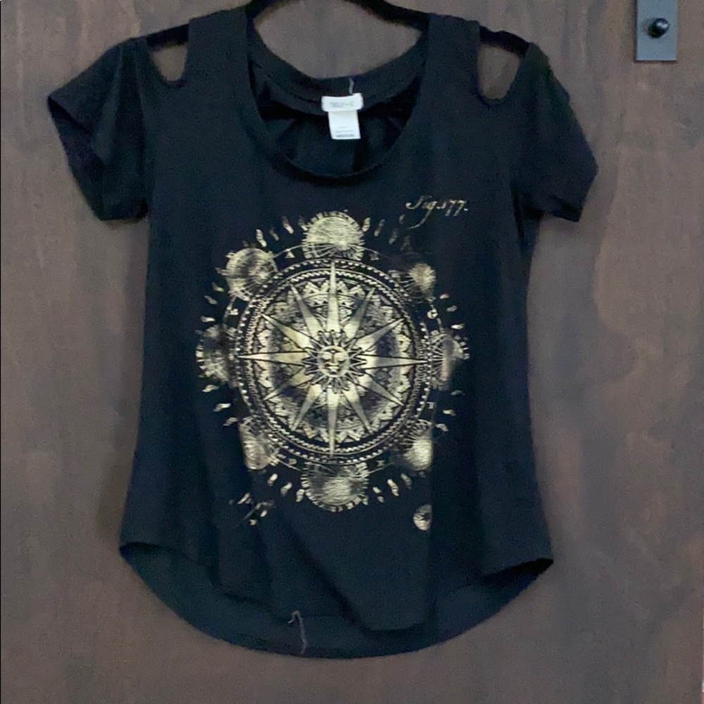 Selfie black shirt great for yoga